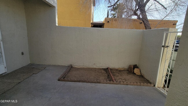 Building Photo - 336 Villa Canto St