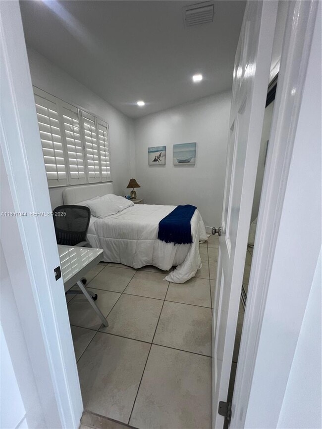 Building Photo - 7760 Aviation Blvd