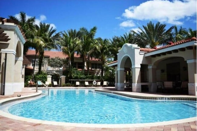 Building Photo - 5021 Vine Cliff Way W