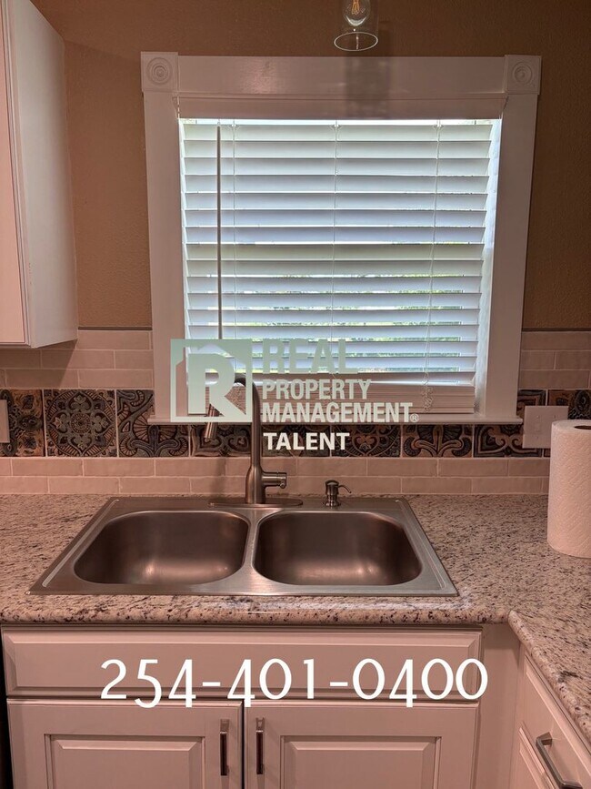 Building Photo - 952 Fannin Loop