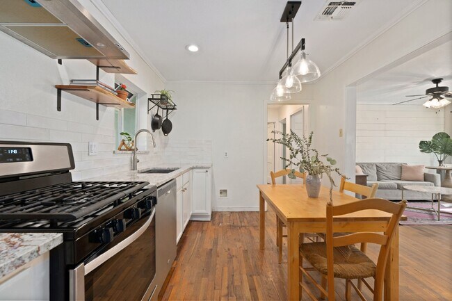 Building Photo - Classic home in the heart of Terrell Heights
