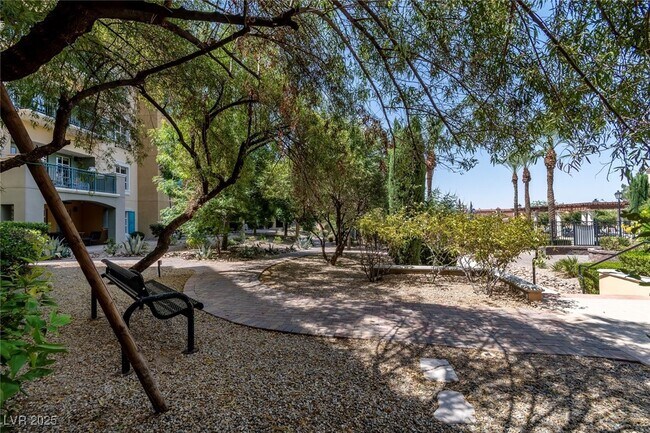 Building Photo - 30 Strada Di Villaggio