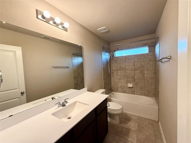 Building Photo - 202 Mossycup Dr
