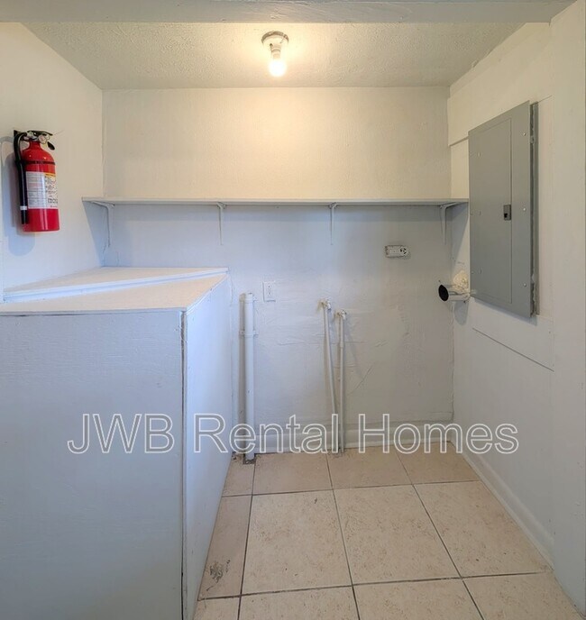 Building Photo - 28 33rd St W