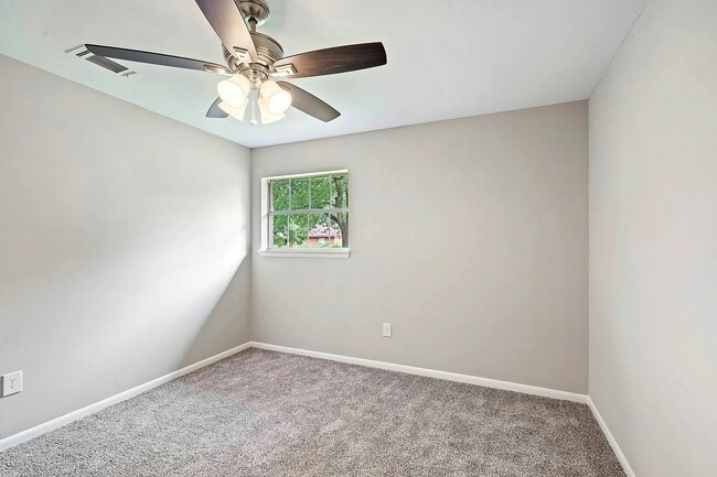 Building Photo - 5815 Effingham Dr