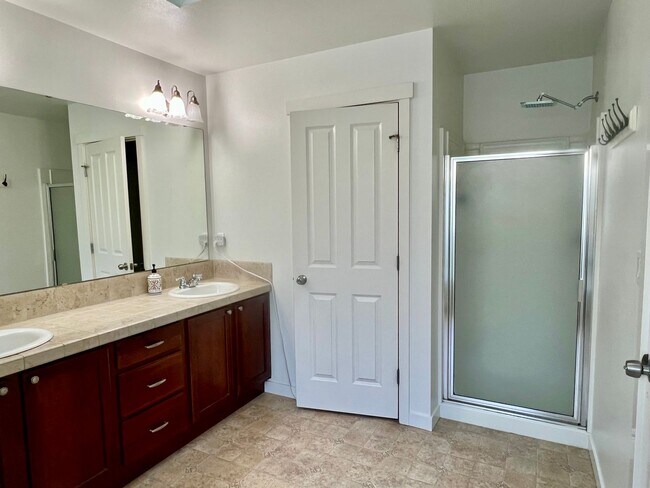 Building Photo - Bothell Home