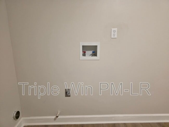 Building Photo - 68 Meadowlark Dr