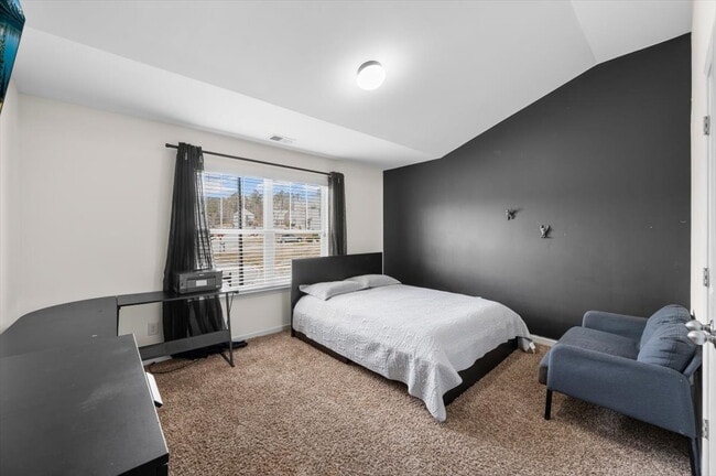 Building Photo - Furnished or Unfurnished spacious two story traditional conveniently located and ready now!