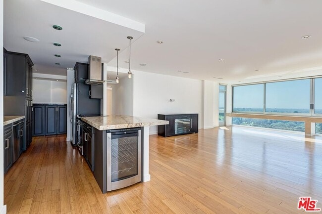 Building Photo - 2222 Ave of the Stars