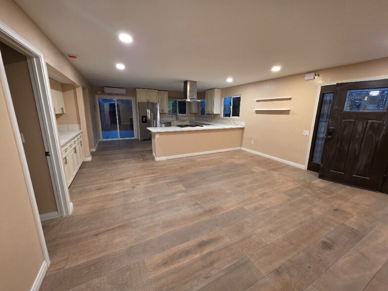 Building Photo - 8580 Golden Ridge Rd