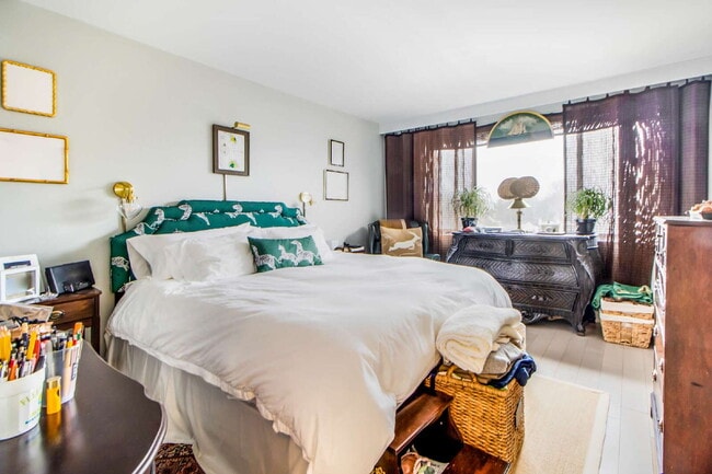 Building Photo - Affordable (utils included!) Luxury Living...
