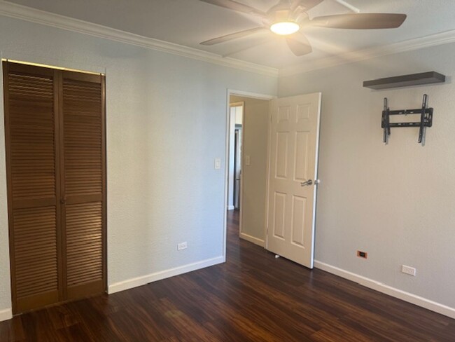 Building Photo - Highlander 1 Bedroom with Parking, Washer/...