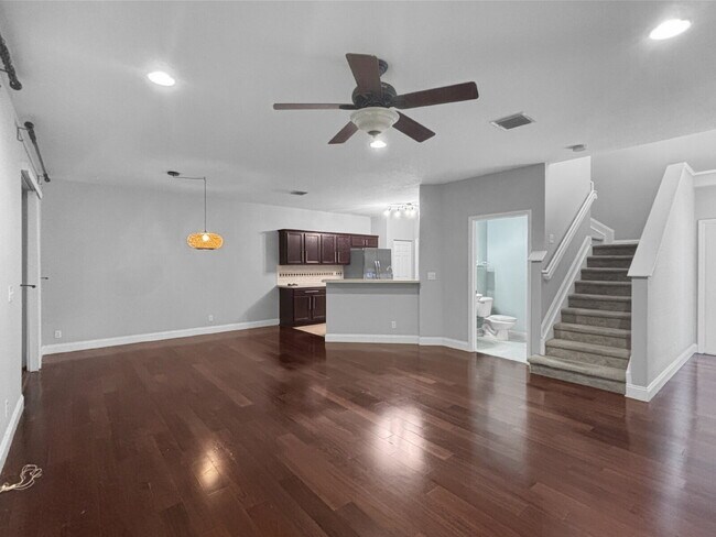 Building Photo - Spacious 3BR Townhome in Gated Villa Palma | Garage | Community Pool