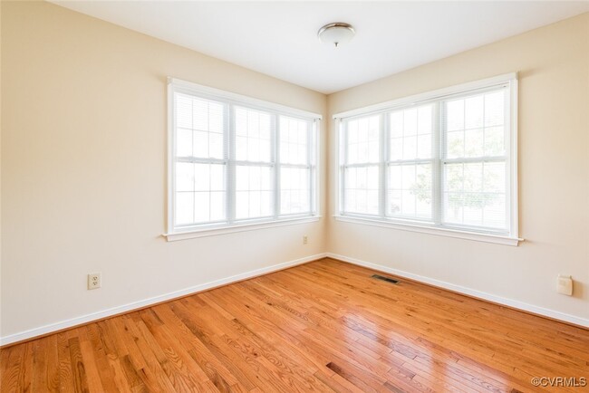 Building Photo - 13812 Sycamore Village Dr