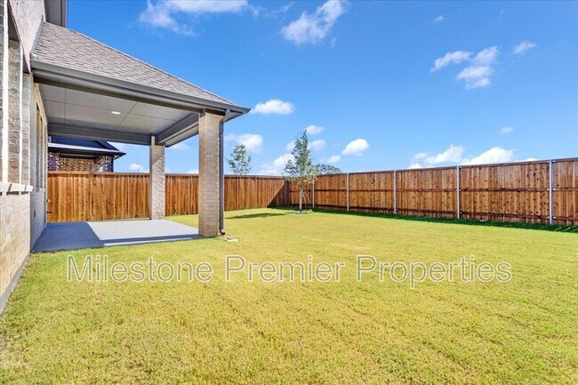 Building Photo - 820 Sunflower Trl