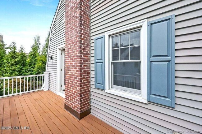 Building Photo - 2 Sound View Terrace