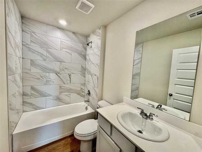 Building Photo - 6100 Blackwood Ct