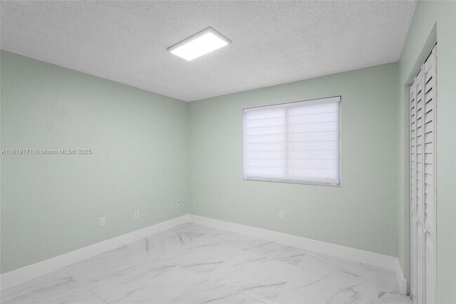 Building Photo - 2515 W 65th St