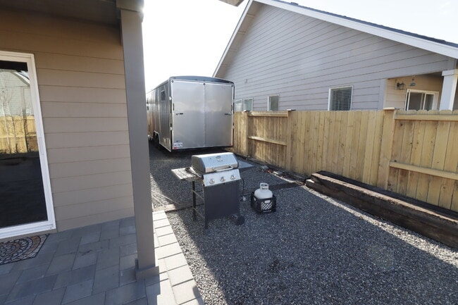 Building Photo - Be the first one to RENT this home! 3 bedrooms, 2 bathrooms, SINGLE LEVEL home with beautiful Lan...