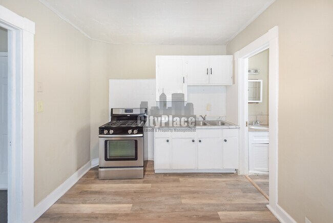 Building Photo - 1022 N Rural St