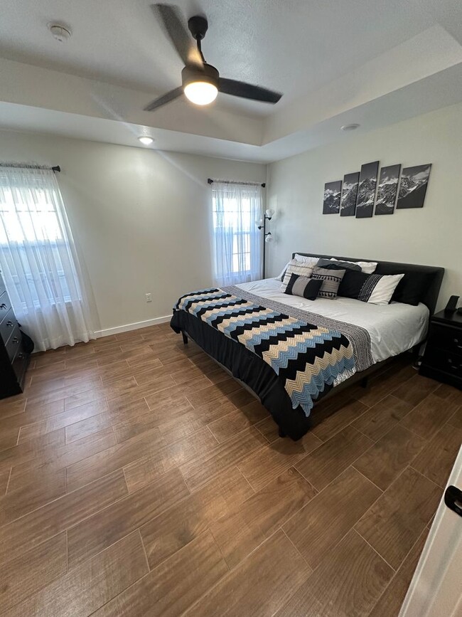 Building Photo - Beautiful Modern 3 Bed Home! Zia School Di...