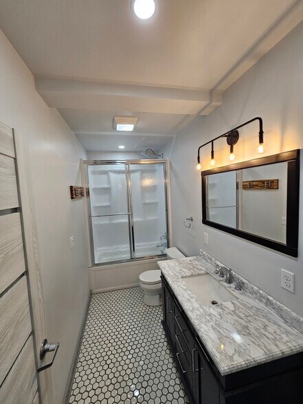 Building Photo - 3136 Hermina St