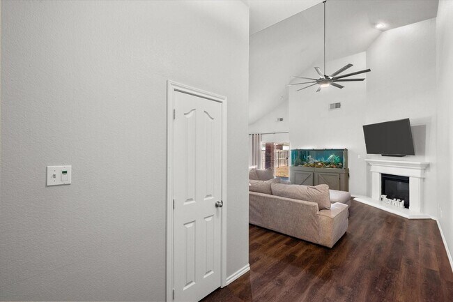 Building Photo - Welcome Home!