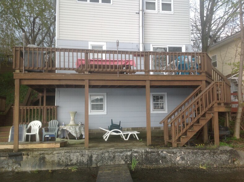 Building Photo - 5077 W Lake Rd