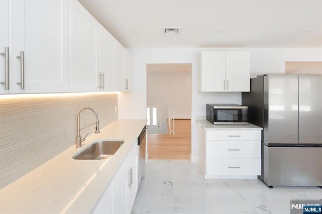 Building Photo - 269 Columbia Terrace