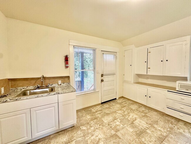 Building Photo - mn2058