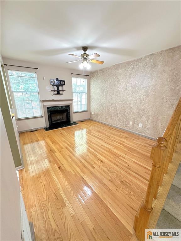 Building Photo - 1905 Dahlia Cir