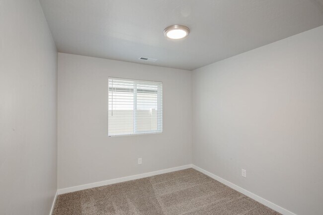 Building Photo - Open Concept Living!