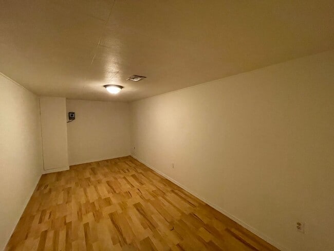 Building Photo - 4 Bedroom Shadle Rancher