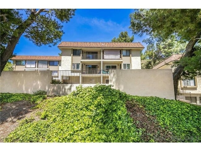 Building Photo - 7865 Golfcrest Dr