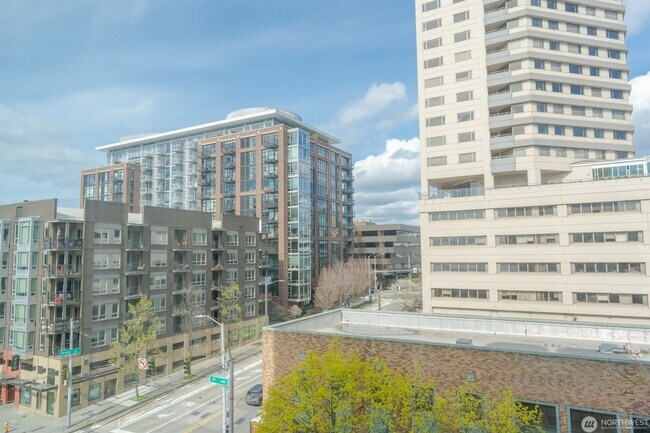 Building Photo - 0Bd/1Ba Seattle Condo