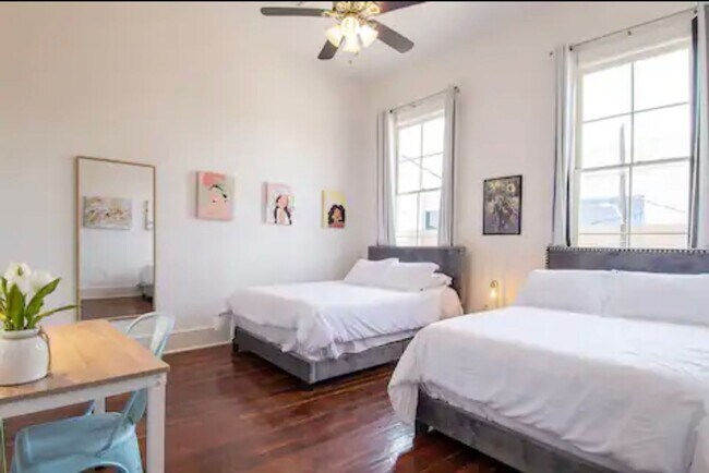 Building Photo - Historic, Renovated 3BR with Wrap-Around B...