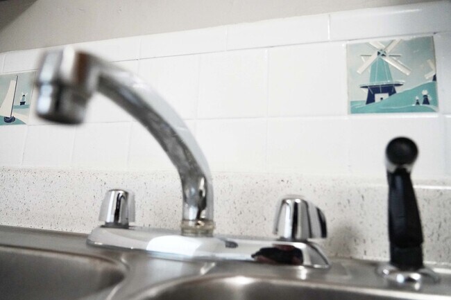 Building Photo - 3025 Clifton Ave