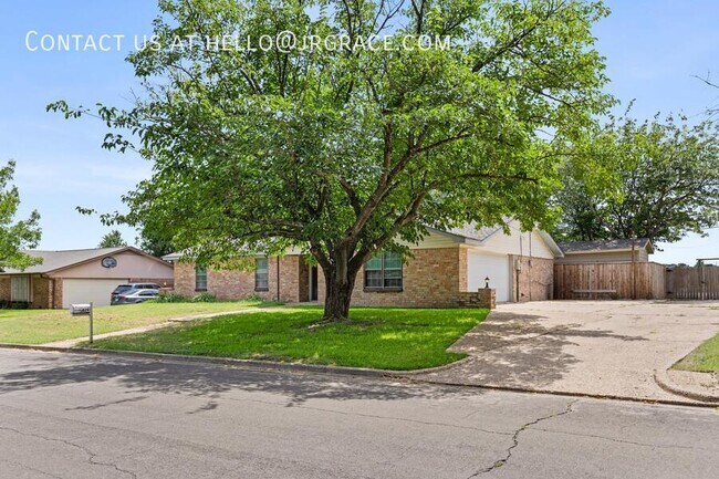 Building Photo - 429 Lindenwood Ln W