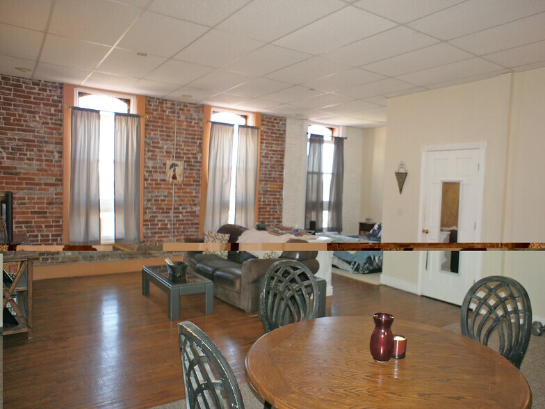 Building Photo - 313 N Broadway