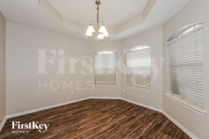 Building Photo - 5621 Wellston Dr