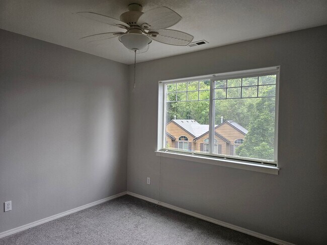Building Photo - 13200 SW Hidden Creek Pl