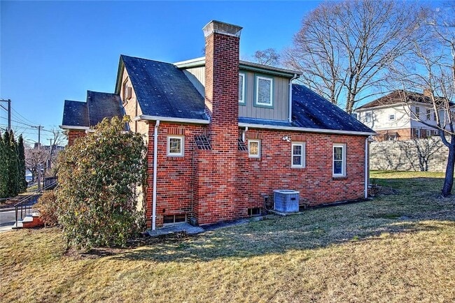 Building Photo - 66 Tyndall Ave