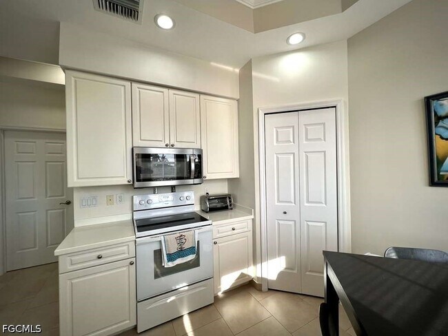 Building Photo - 1789 Four Mile Cove Pkwy
