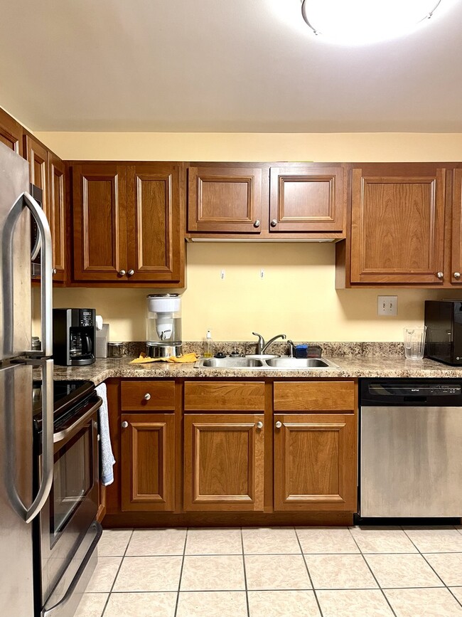 Building Photo - 450 Plum Creek Dr