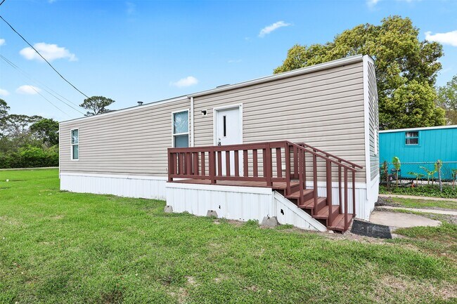 Building Photo - 4805 41st St E