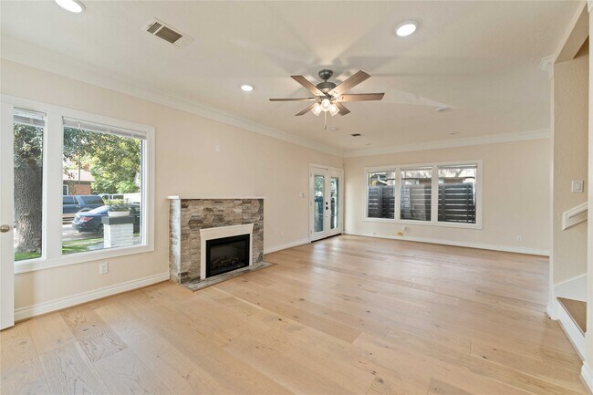 Building Photo - 2631 Persa St