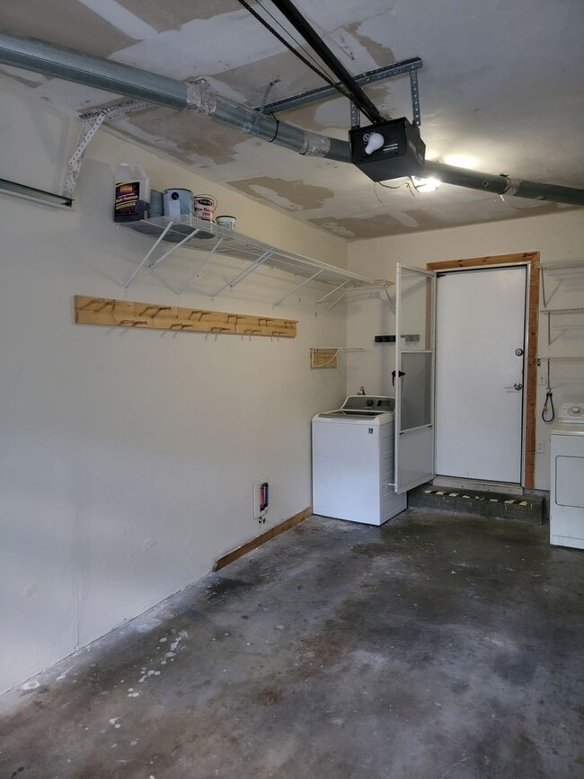 Building Photo - Great location in NE Pensacola!