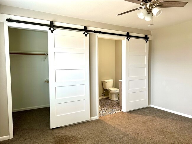 Building Photo - 301 Crestview Dr