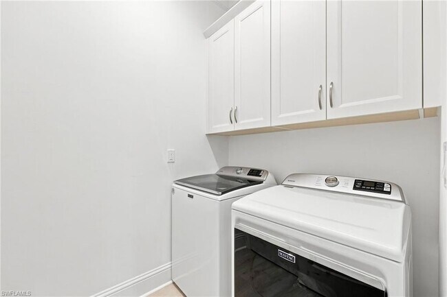 Building Photo - 7150 Saona CT