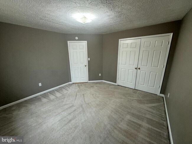 Building Photo - 346 Saddleback Ln